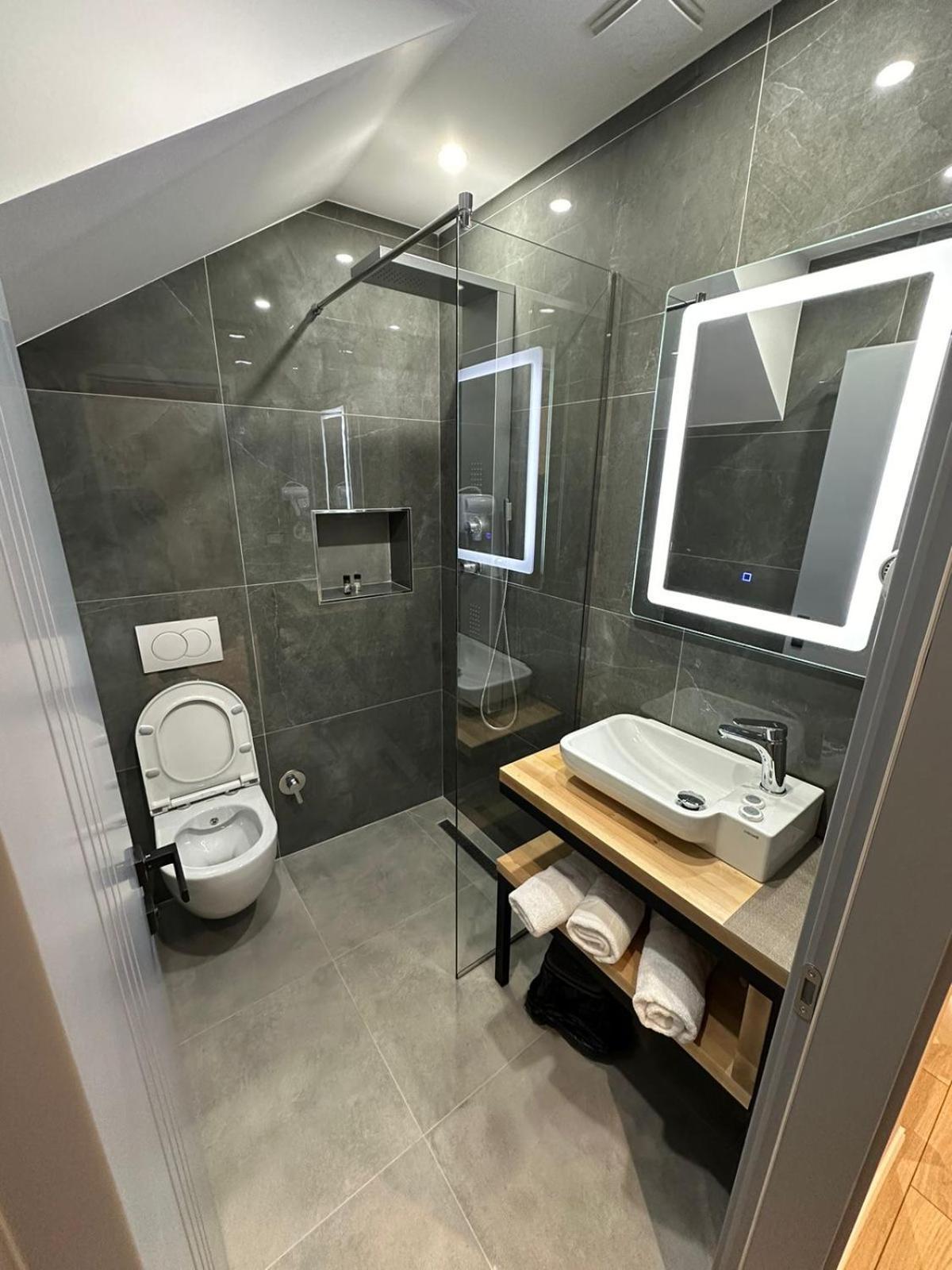 Hotel Europa Kruje Ngoại thất bức ảnh