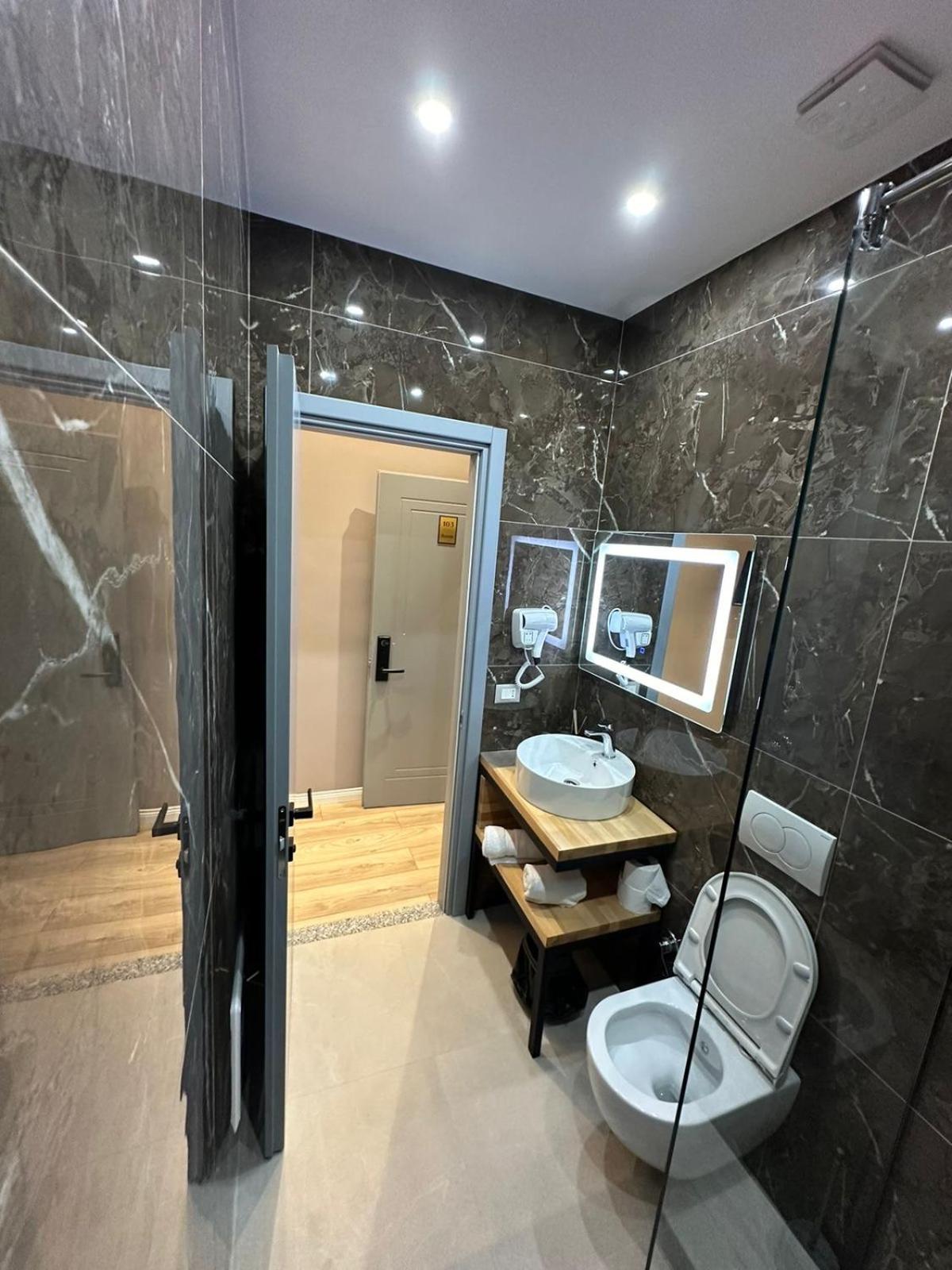 Hotel Europa Kruje Ngoại thất bức ảnh