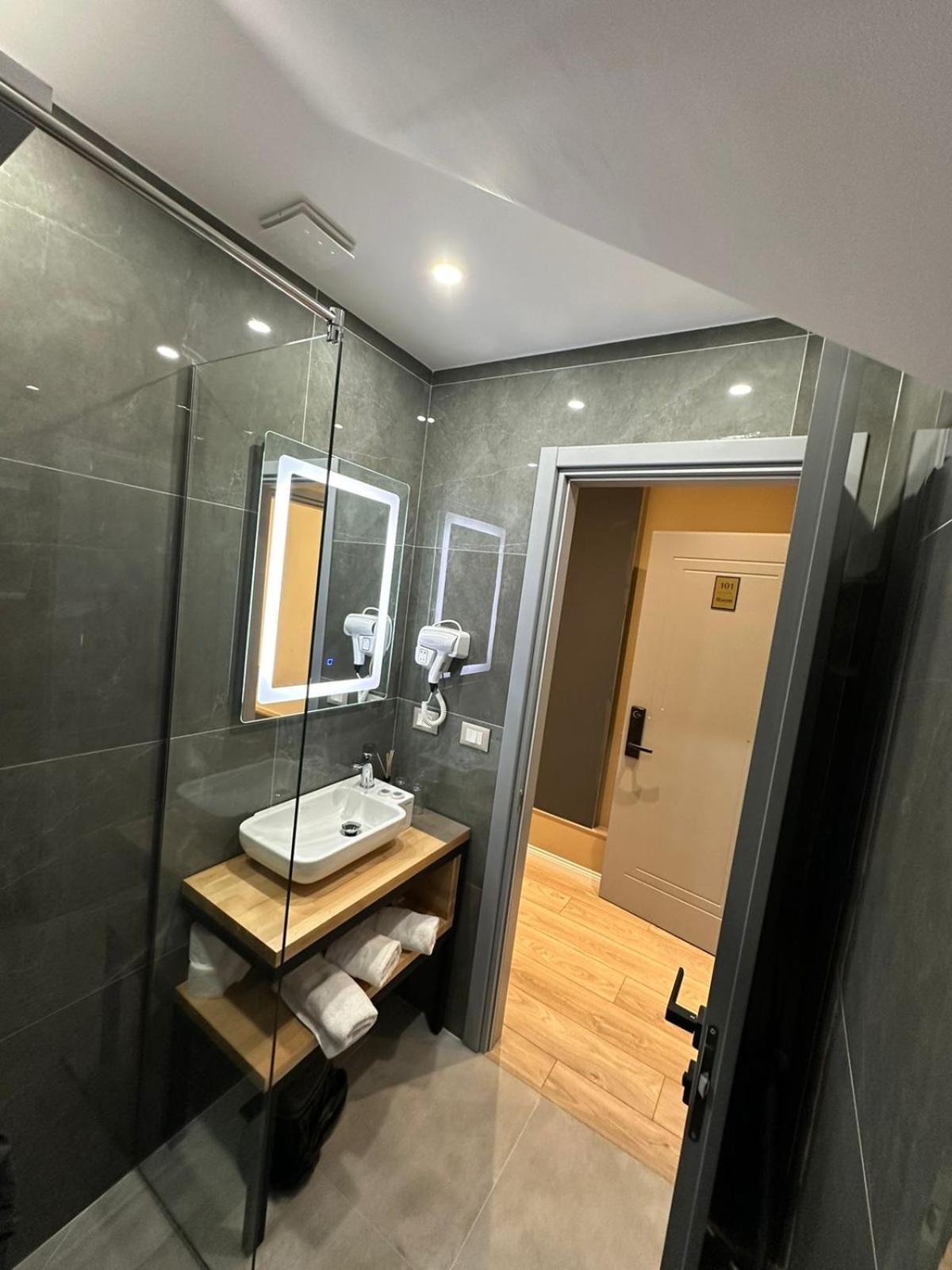 Hotel Europa Kruje Ngoại thất bức ảnh