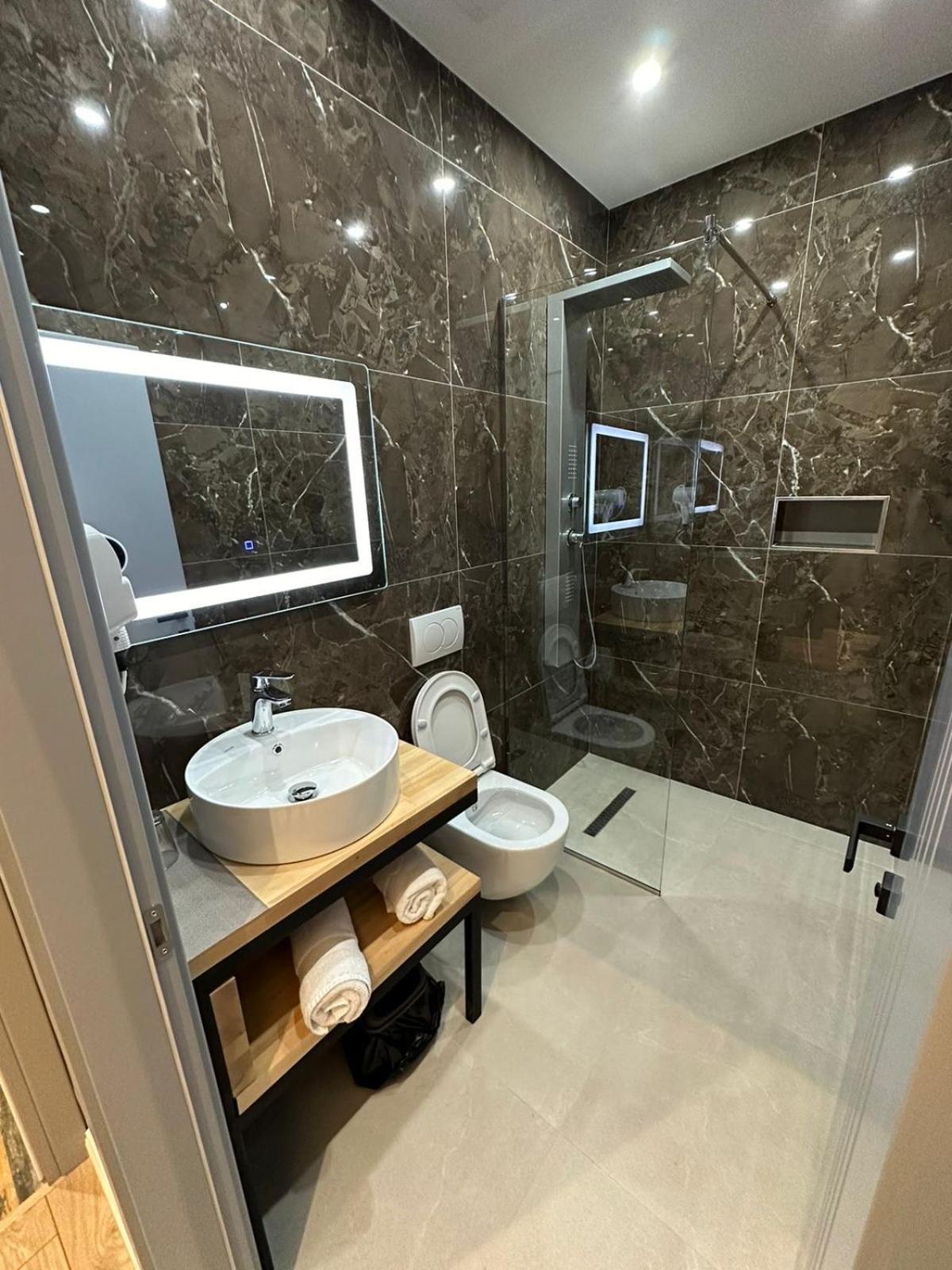 Hotel Europa Kruje Ngoại thất bức ảnh
