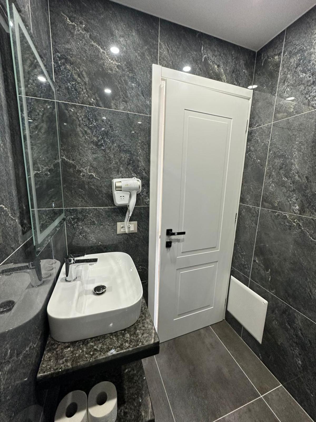 Hotel Europa Kruje Ngoại thất bức ảnh