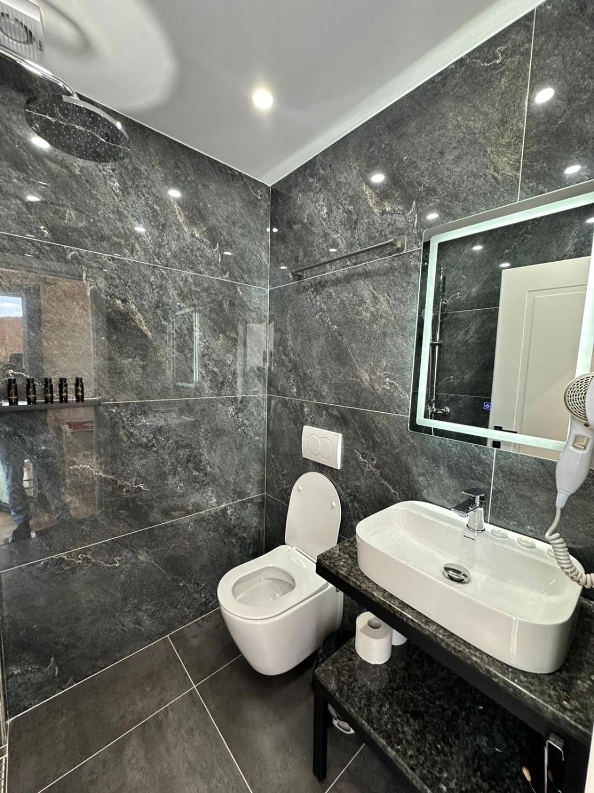 Hotel Europa Kruje Ngoại thất bức ảnh